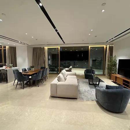 Wealthystays 360 Luxury דירה